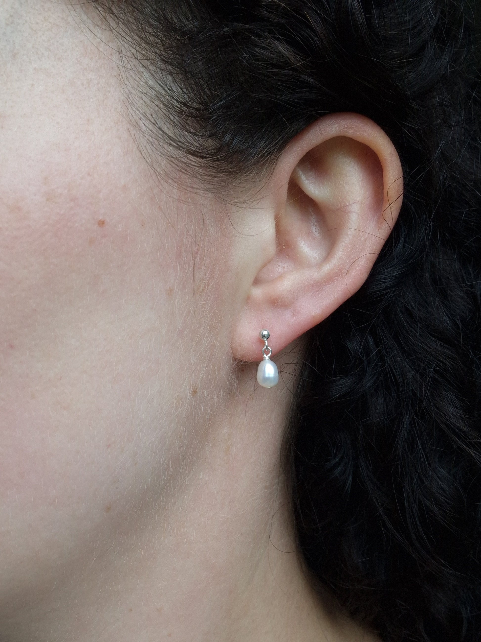 simple pearl earrings for wedding