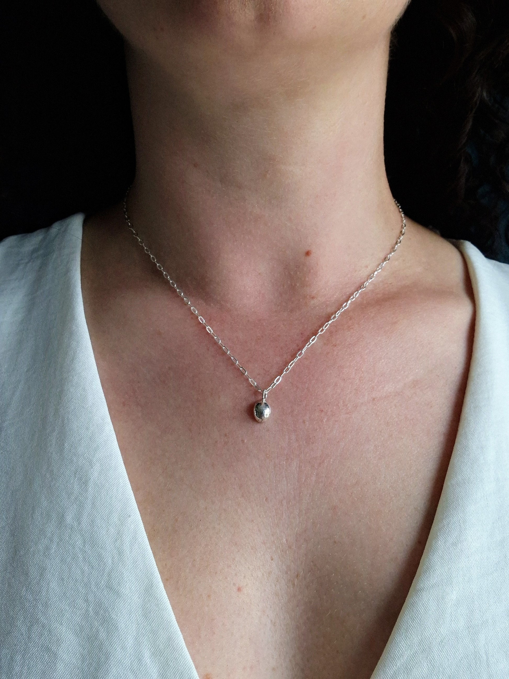 small circle pebble silver necklace shiny