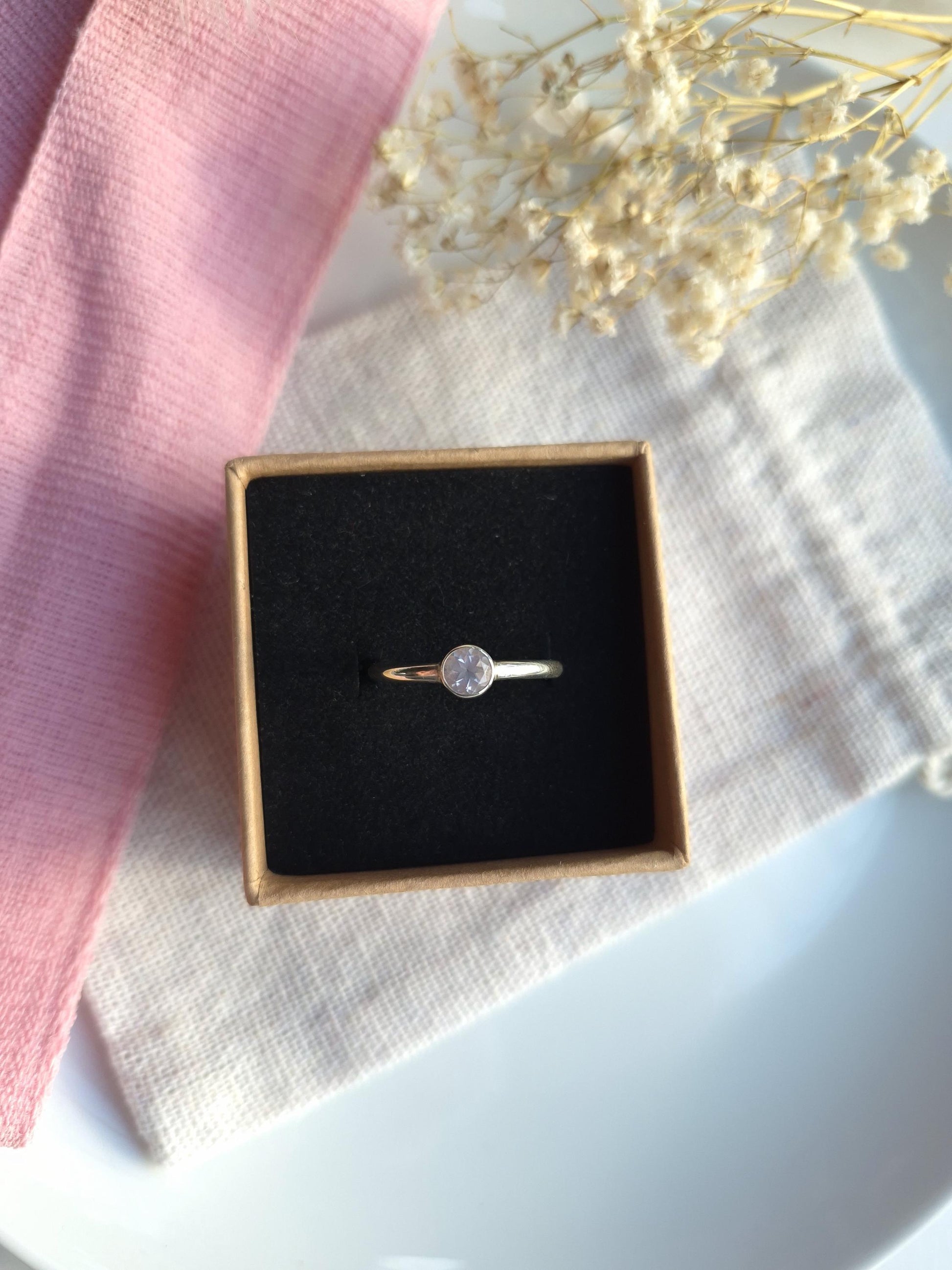 anniversary gift ring for wife