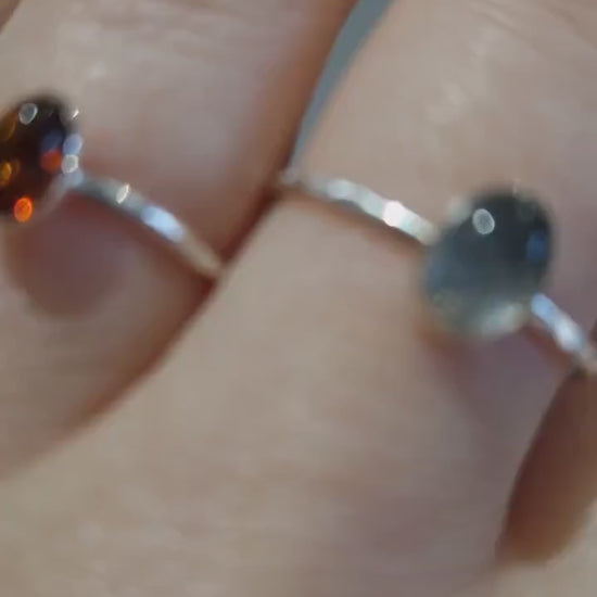 Dainty labradorite and sterling silver ring | Hammered 925 silver stacking ring | Crystal ring for Autumn | Christmas ring for her