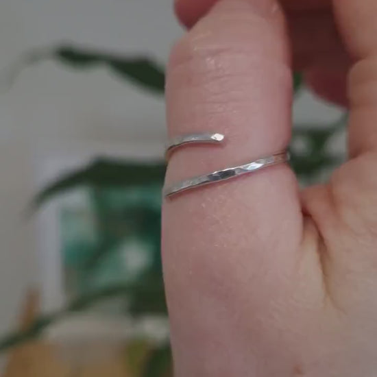 Adjustable sterling silver hammered wraparound ring | Handmade textured 925 silver ring | Simple silver adjustable ring gift for her