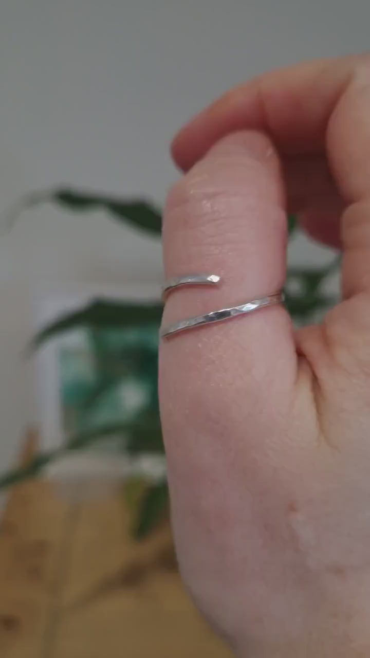 Adjustable sterling silver hammered wraparound ring | Handmade textured 925 silver ring | Simple silver adjustable ring gift for her